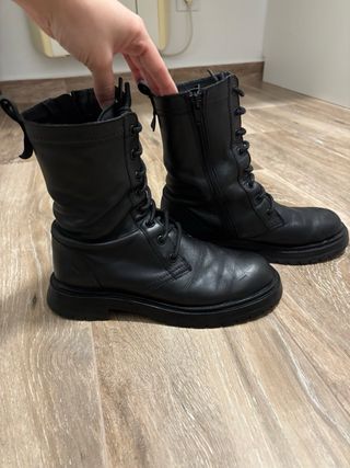 Botines negros de cordones Zara
