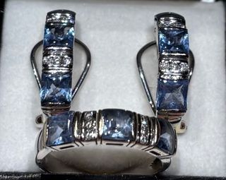 Anillo y pendientes brillantes oro y topacios