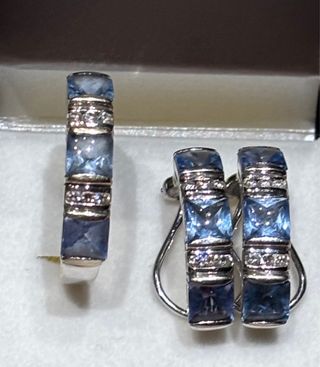 Anillo y pendientes brillantes oro y topacios
