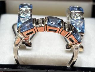 Anillo y pendientes brillantes oro y topacios