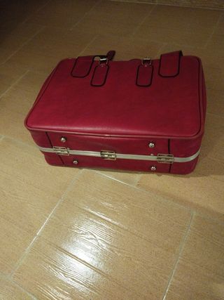 Maleta roja vintage