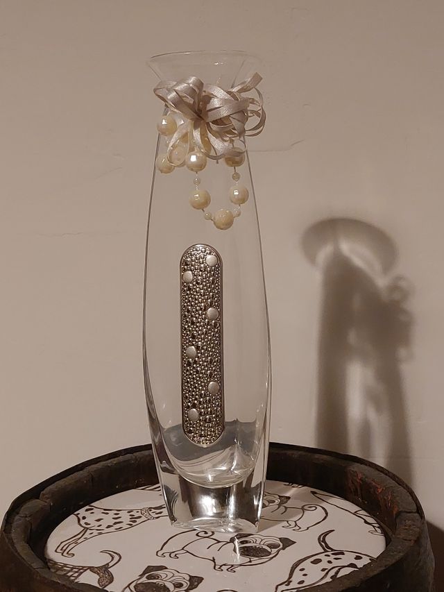 Vaso monofiore con decoro in argento