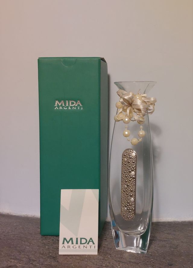 Vaso monofiore con decoro in argento