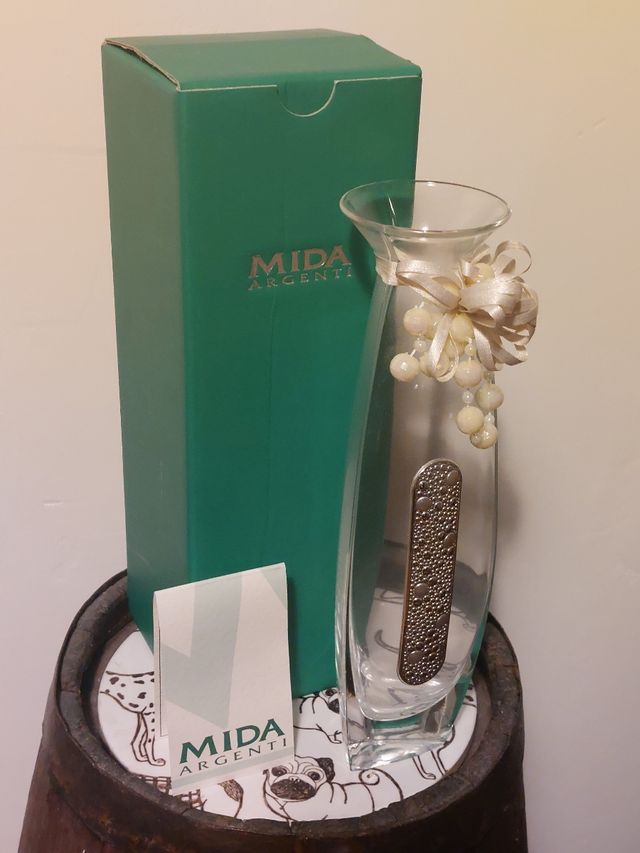 Vaso monofiore con decoro in argento