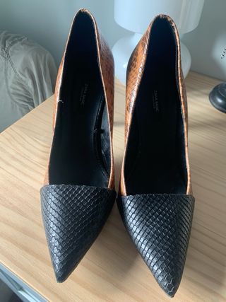 Zapato salon bicolor Zara