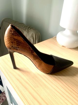 Zapato salon bicolor Zara