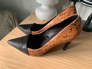 Zapato salon bicolor Zara