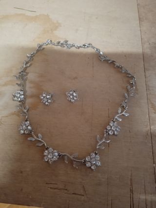 Conjunto de gargantilla y pendientes