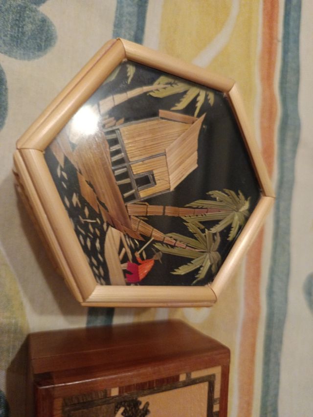 Cajas madera y materiales naturales