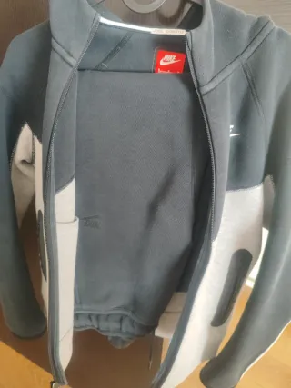 Chándal deportivo Tech Nike niño.