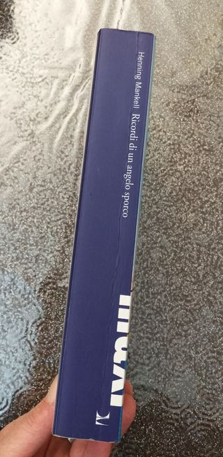 Libro "ricordi di un angelo sporco"