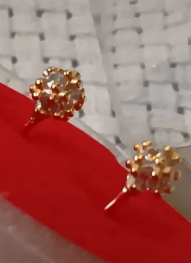 Mini pendientes de bolitas rellenas de zircon