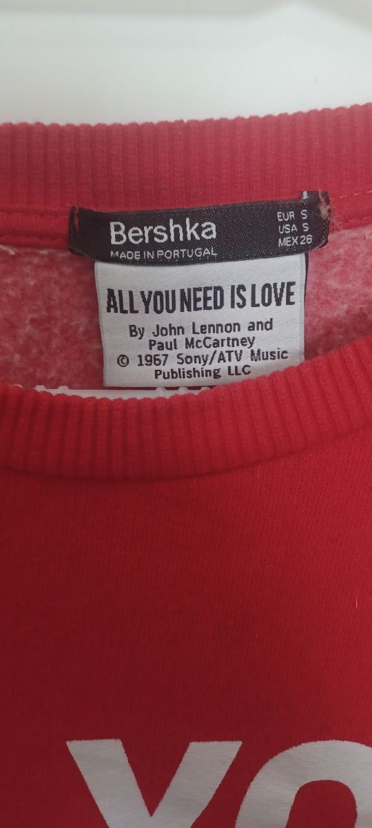 Sudadera Roja Bershka, The Beatles.