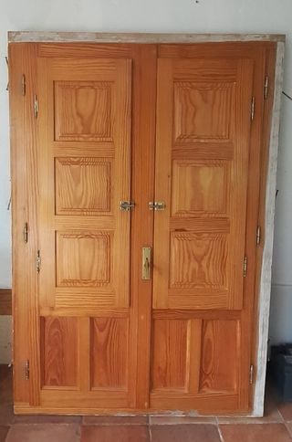 Ventana balconera de madera