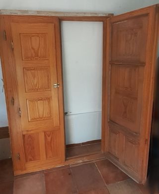 Ventana balconera de madera