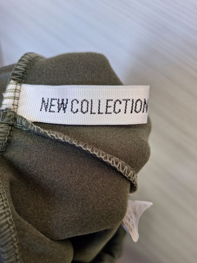 Pantaloni ecopelle,vestono grande.