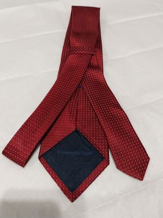 Corbata  firma Ermenegildo Zegna .