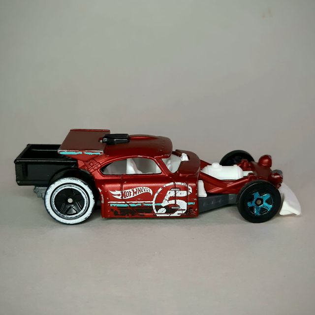 Mattel Hot Wheels Aristo Rat DTX10 1/64