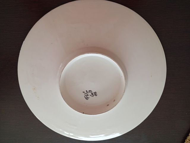 Plato decorativo blanco y negro