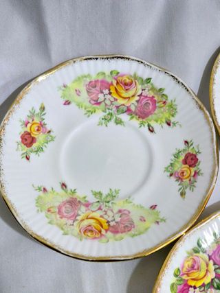3 platos/ platillos de porcelana Inglesa bone chin
