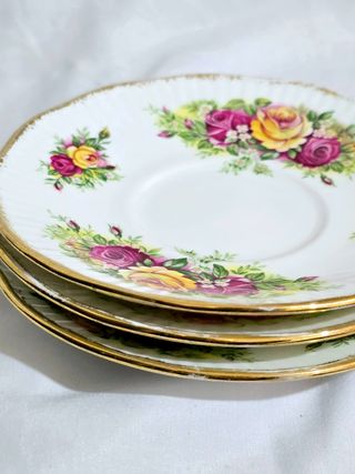 3 platos/ platillos de porcelana Inglesa bone chin