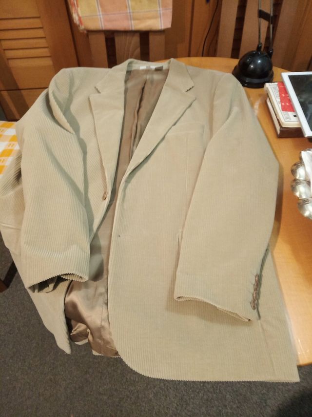 Chaqueta de pana de hombre.