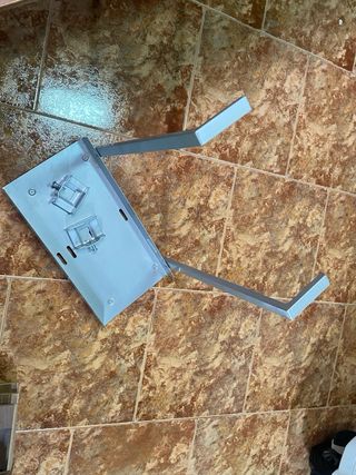 Mesa escritorio con base para ordenador