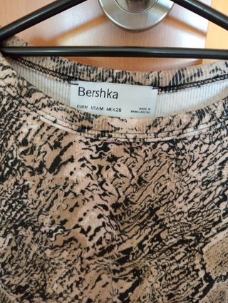 Camiseta cropped animal print 