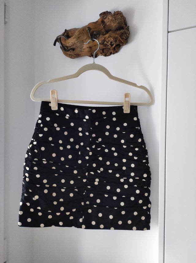 Minifalda negra con lunares
