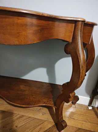 Consola isabelina nogal restaurada a muñequilla