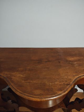 Consola isabelina nogal restaurada a muñequilla