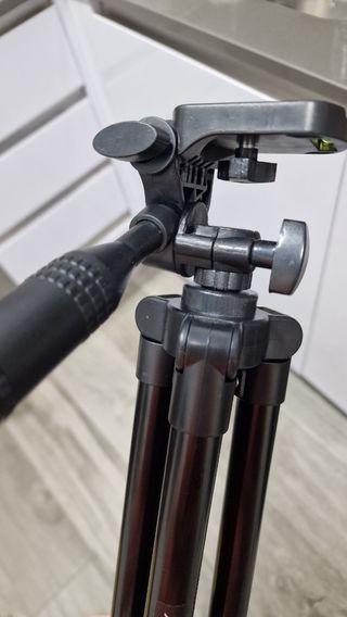 Trípode UEGOGO Q130