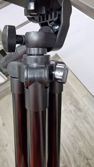 Trípode UEGOGO Q130