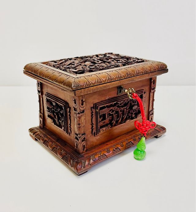 Cofanetto intagliato cinese