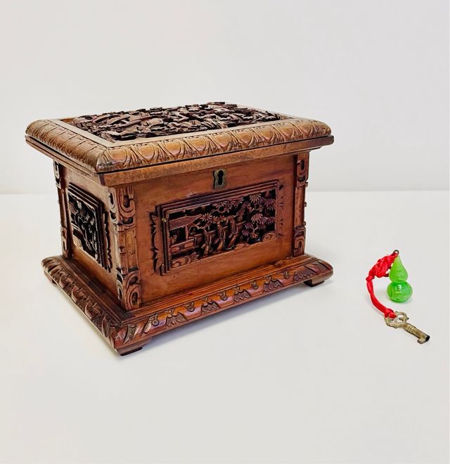 Cofanetto intagliato cinese