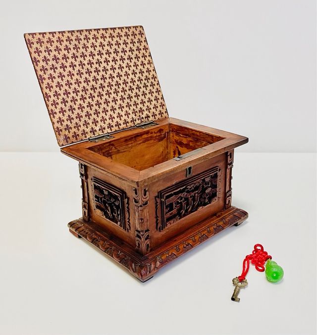 Cofanetto intagliato cinese