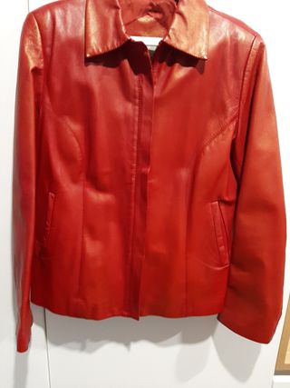 Chaqueta roja oscuro piel