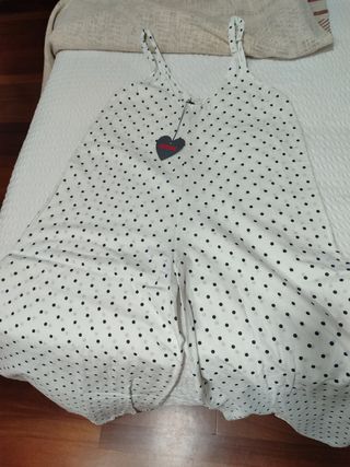 Mono blanco con lunares
