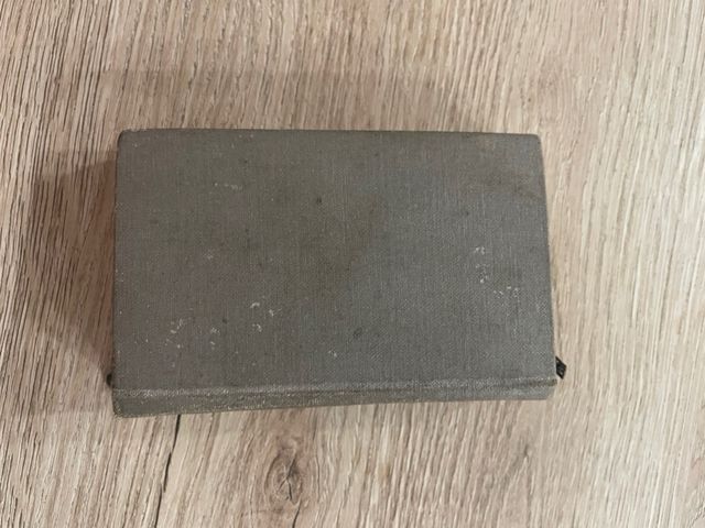 El primer libro de niña cristina