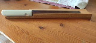 Bellissimo tagliere in legno per salumi.