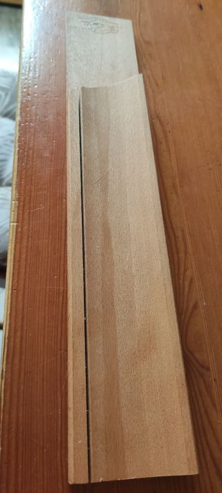 Bellissimo tagliere in legno per salumi.