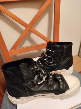 Botines sneakers ash con tachuelas