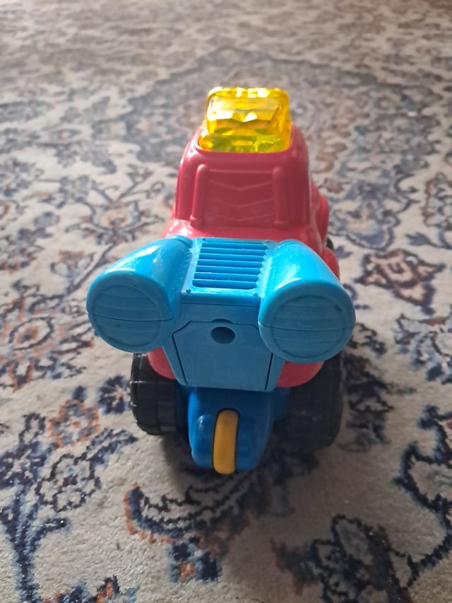 Coche canta baila luces