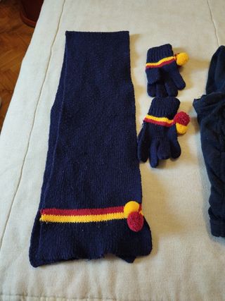 Bufanda, gorro ,guantes y leotardos azules