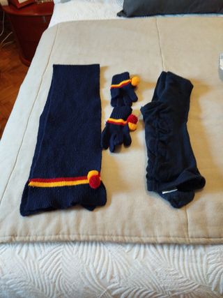 Bufanda, gorro ,guantes y leotardos azules