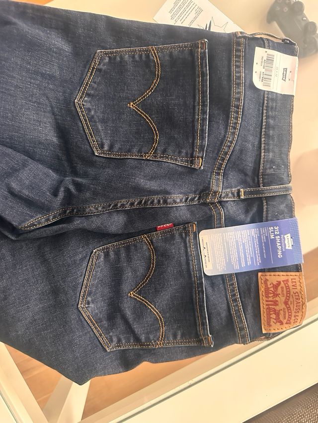 Levis azul marino talla 36