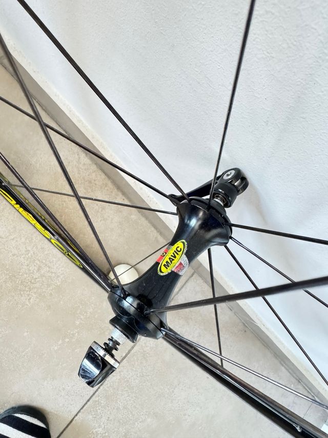Rueda mavic de carretera 700