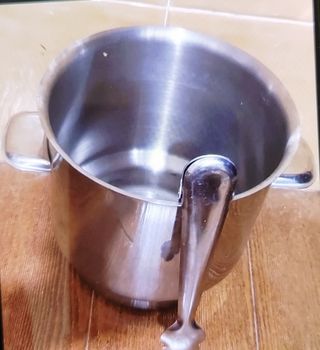 Cubitera con soporte para mesa
