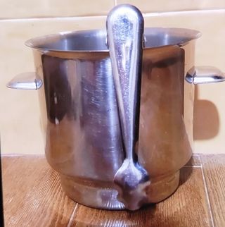 Cubitera con soporte para mesa