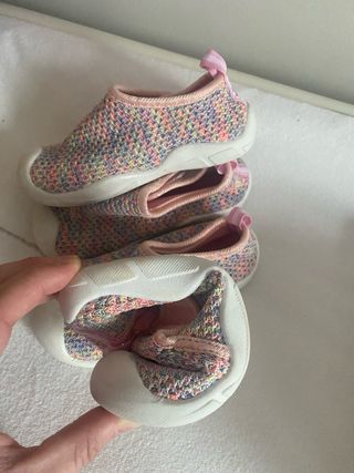 Zapatilla niña respetuosa